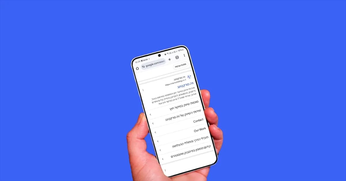 יד מחזיקה סמארטפון המציג תוצאות קמפיין ממומן בגוגל של Via Marketing.